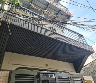 Lắp đặt gỗ nhựa cho mặt tiền nhà phố 3 tầng 